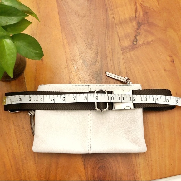 Danier Genuine leather Belt Bag White Fanny Pack Crossbody Hands-Free Travel bag - Picture 13 of 16